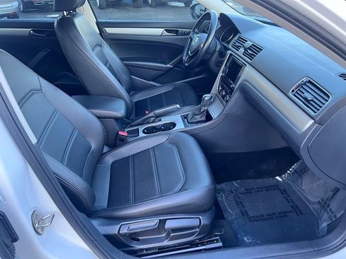 Used 2019 Volkswagen Passat 2.0T Wolfsburg w/ Wheels & Sunroof Package image 22