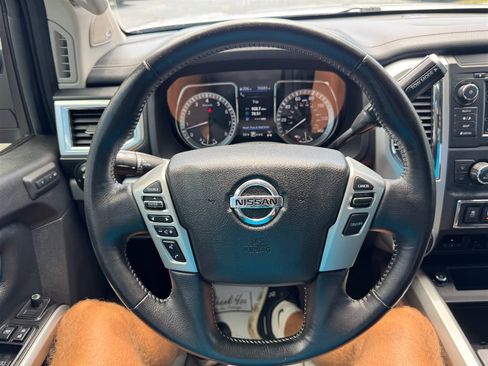 Used 2019 Nissan Titan PRO-4X w/ Pro-4x Convenience Package AWD/4WD image 13