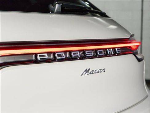Certified 2026 Porsche Macan AWD/4WD image 30