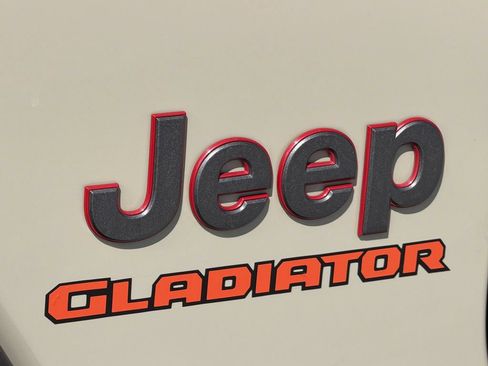 Used 2020 Jeep Gladiator Rubicon AWD/4WD image 11