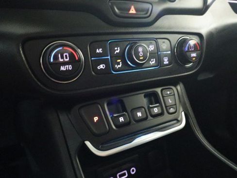 Used 2020 GMC Terrain Denali w/ GMC Pro Grade Package AWD/4WD image 21