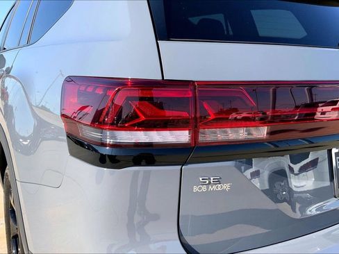 Certified 2025 Volkswagen Atlas Peak Edition SE AWD/4WD image 29