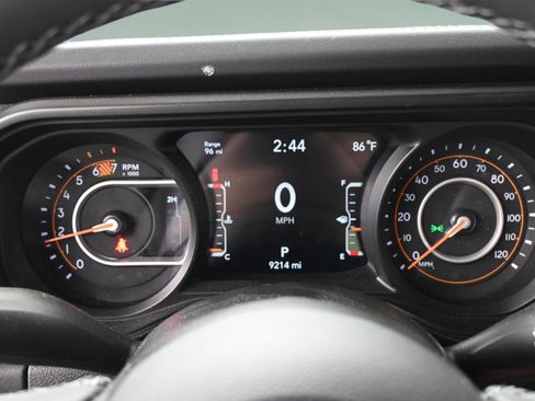 Used 2025 Jeep Wrangler Unlimited Rubicon AWD/4WD image 26