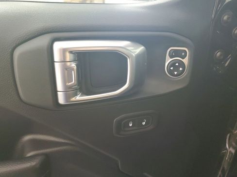 Used 2025 Jeep Wrangler Sport S image 27