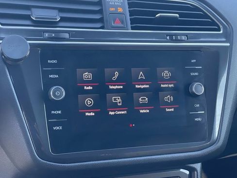 Used 2023 Volkswagen Tiguan SE R-Line image 11