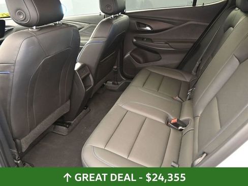 Used 2025 Buick Envista Sport Touring image 19