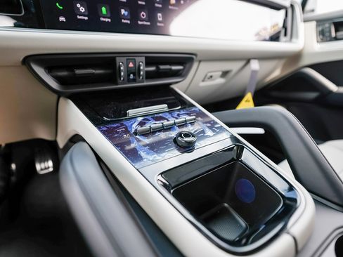 New 2025 Porsche Cayenne S image 20