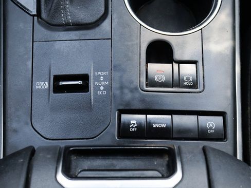 Used 2022 Toyota Highlander LE image 28