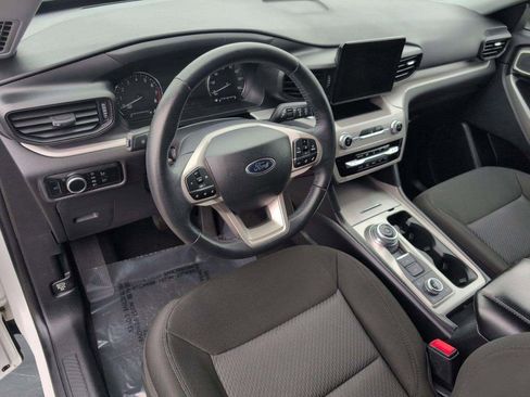 Used 2023 Ford Explorer XLT AWD/4WD image 11