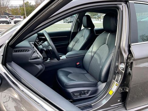 Used 2024 Toyota Camry SE image 10
