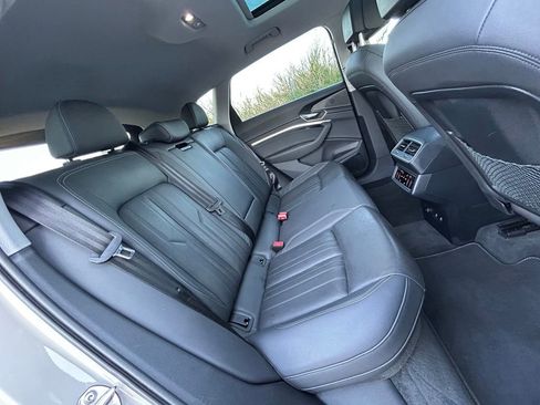 Used 2022 Audi e-tron Premium Plus w/ Premium Plus Package image 70
