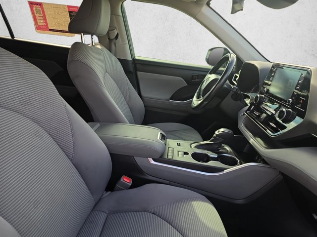 Used 2022 Toyota Highlander LE FWD image 21
