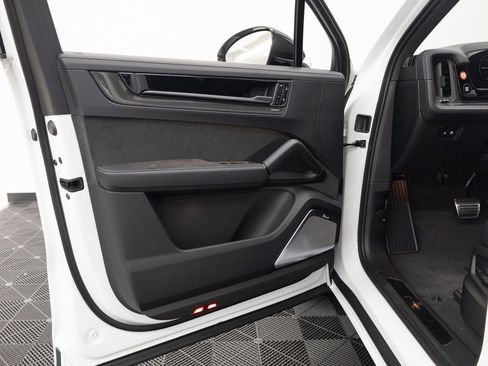 New 2026 Porsche Cayenne GTS image 14