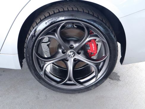 Used 2017 Alfa Romeo Giulia Ti w/ TI 19" Sport Package AWD/4WD image 11