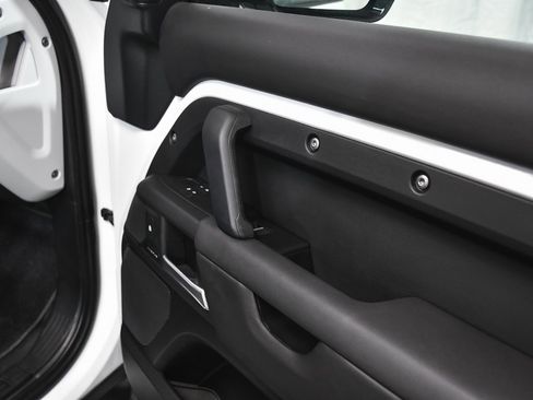 Used 2025 Land Rover Defender 110 S image 15