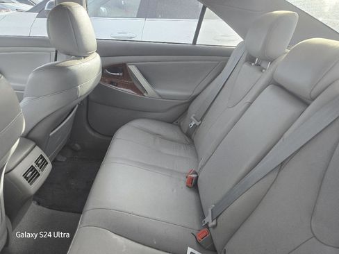 Used 2011 Toyota Camry LE image 3