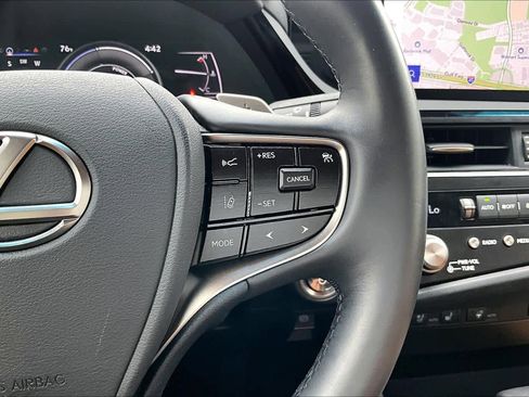 Used 2025 Lexus ES 300h w/ Premium Package image 25