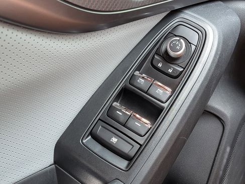 Used 2023 Subaru Crosstrek 2.5i Limited w/ Moonroof Package image 22