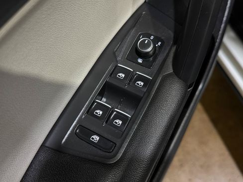 Used 2019 Volkswagen Tiguan SE FWD image 27