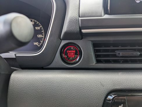 Used 2025 Honda Pilot Touring image 29