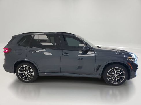Used 2022 BMW X5 xDrive40i w/ M Sport Package AWD/4WD image 4
