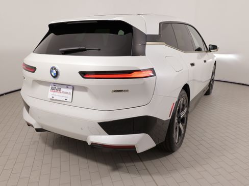 Used 2023 BMW iX xDrive50 w/ Premium Package AWD/4WD image 12