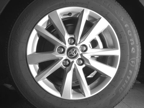 Used 2025 Toyota Camry LE FWD image 14