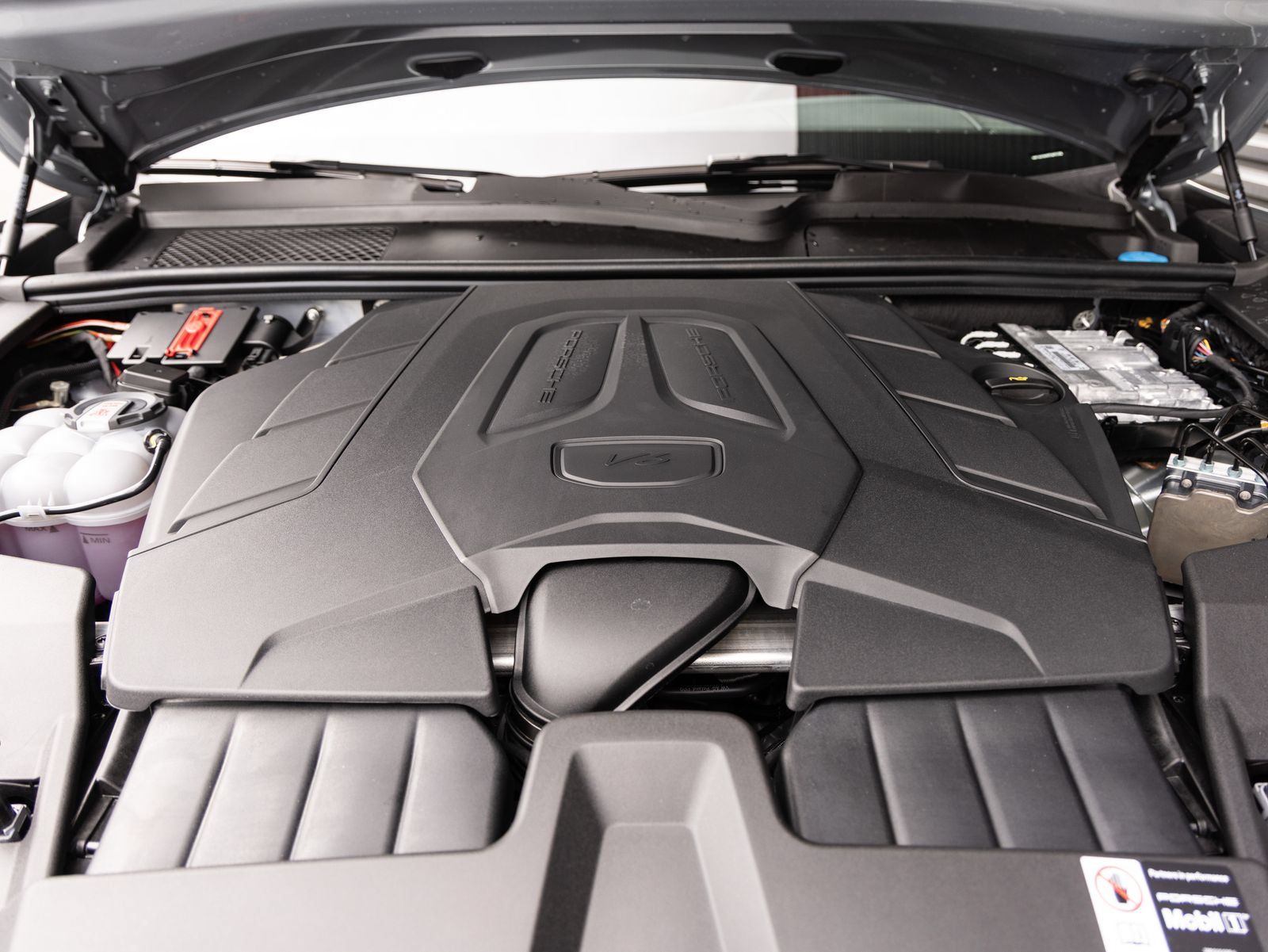 Certified 2026 Porsche Cayenne AWD/4WD image 36