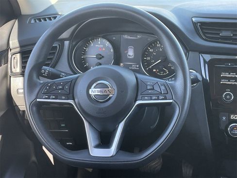 Used 2017 Nissan Rogue Sport SV image 13