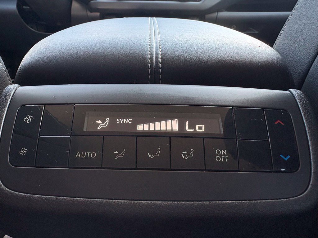 Used 2025 Nissan Pathfinder SL w/ Black Appearance Package AWD/4WD image 27