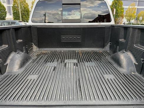 Used 2017 Nissan Titan SV AWD/4WD image 14