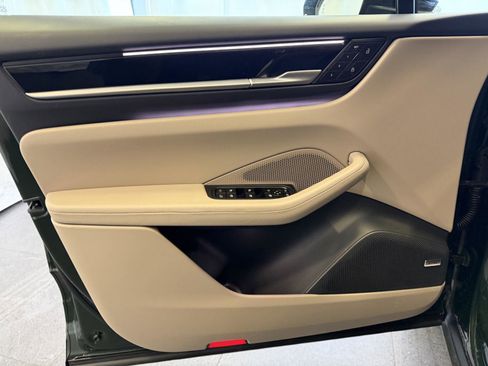 Certified 2025 Porsche Macan Electric image 15