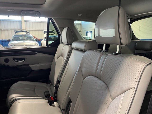 Used 2025 Honda Pilot Elite image 19