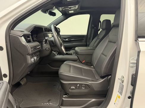 Used 2024 GMC Yukon XL Denali w/ Advanced Technology Package AWD/4WD image 5