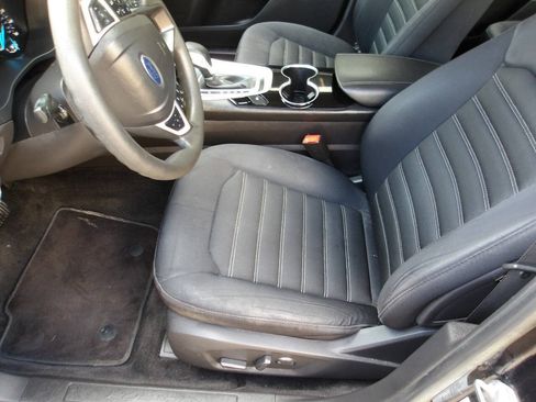 Used 2015 Ford Fusion SE FWD image 6