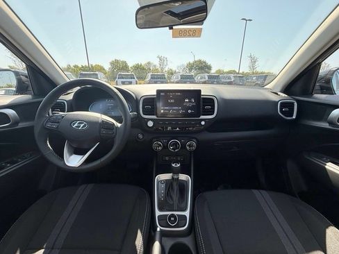 Certified 2025 Hyundai Venue SEL FWD image 27