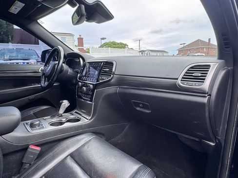 Used 2020 Jeep Grand Cherokee Limited w/ Luxury Group II AWD/4WD image 18