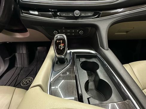 Used 2018 Buick Enclave Essence FWD image 17
