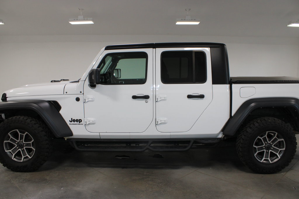 Used 2023 Jeep Gladiator Sport AWD/4WD image 6