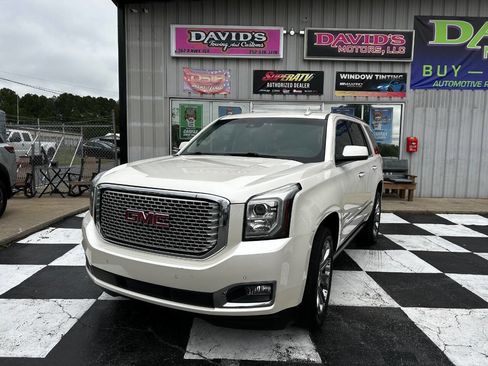 Used 2015 GMC Yukon Denali w/ Premium Package AWD/4WD image 3