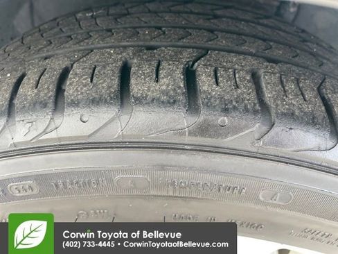 Used 2019 Ford Fusion SE image 18