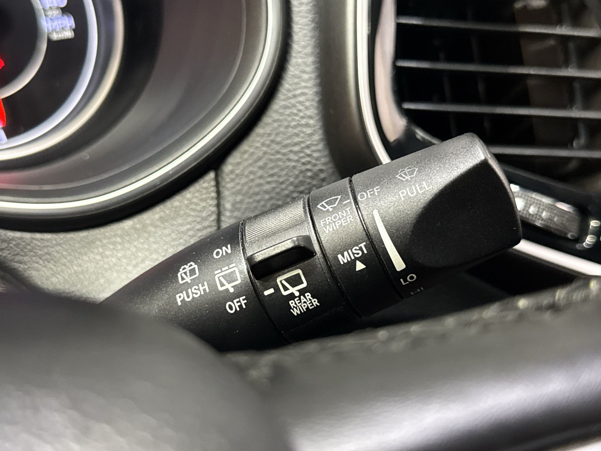 Used 2019 Jeep Cherokee Limited w/ Technology Group AWD/4WD image 25