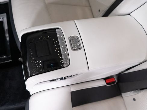 Used 2023 Rolls-Royce Phantom Sedan RWD image 28