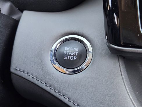 Used 2023 Toyota Highlander Limited image 25