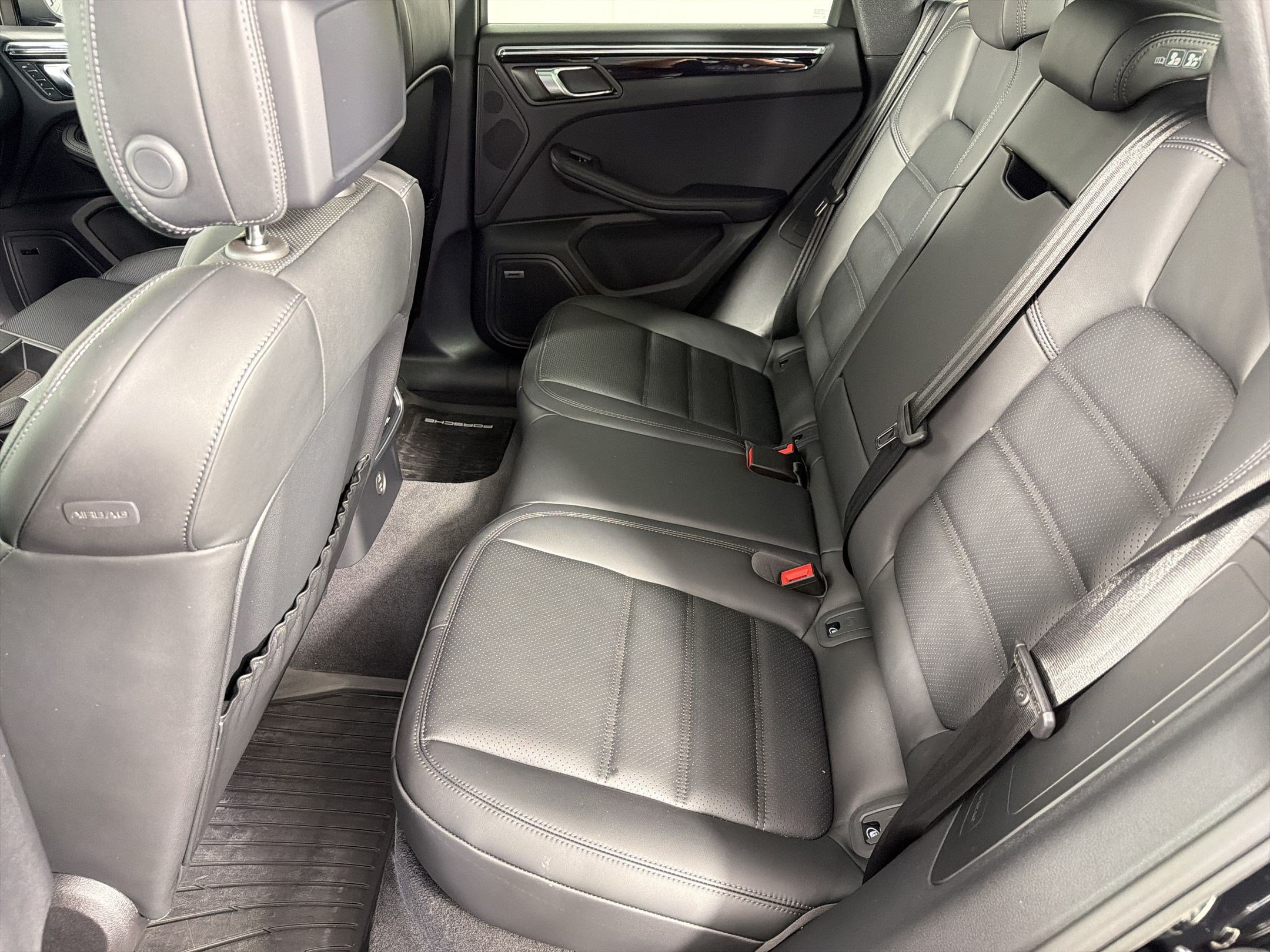 Used 2026 Porsche Macan AWD/4WD image 15