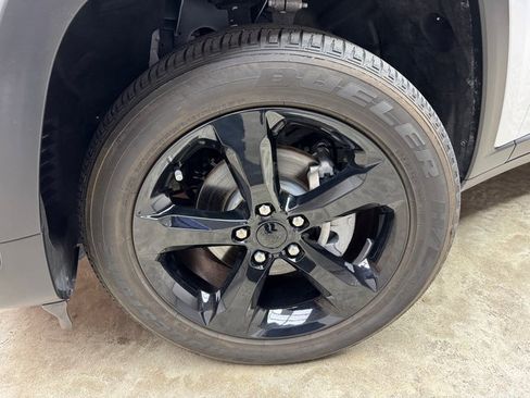 Used 2023 Jeep Grand Cherokee Altitude image 28