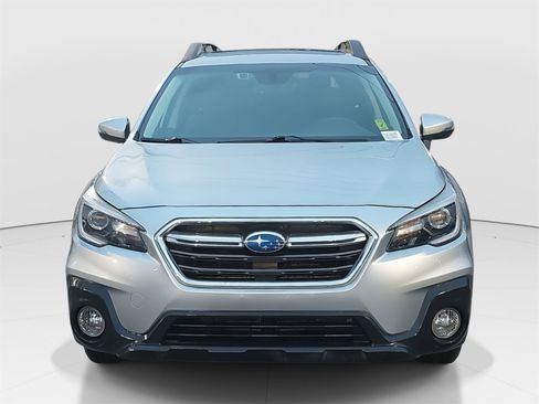 Used 2018 Subaru Outback 2.5i Limited image 2