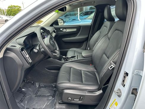 Used 2024 Volvo XC40 B5 Core w/ Protection Package Premier AWD/4WD image 9