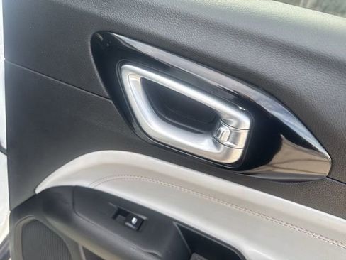 Used 2025 Jeep Compass Limited image 27