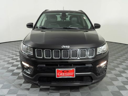 Used 2018 Jeep Compass Latitude w/ Popular Equipment Group FWD image 2
